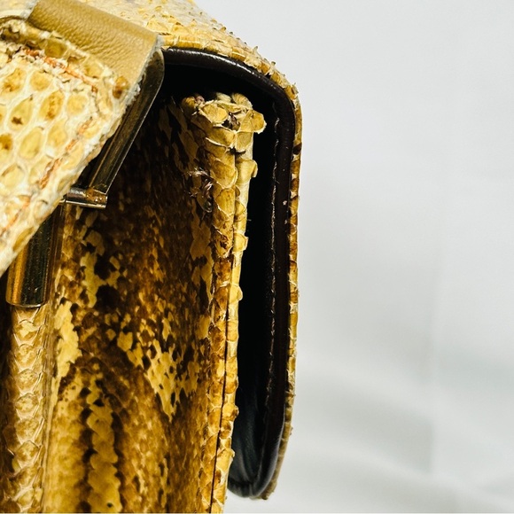 Vintage Python Shoulder Bag with Genuine Snakeskin and Flap Turnlock - Picture 12 of 16